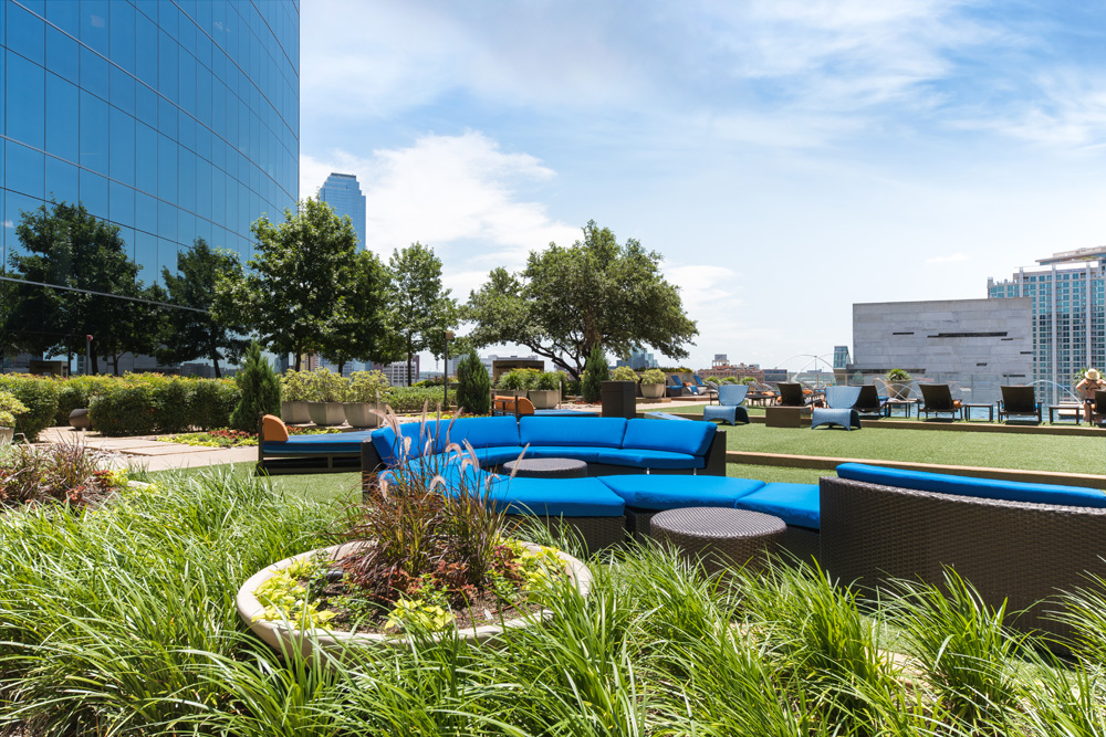 The one-acre outdoor amenity deck on the seventh floor at 17Seventeen McKinney.